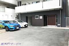 エントランス・敷地内駐車場