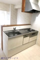 キッチンには食器洗浄乾燥機と浄水器付