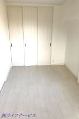 バルコニー側洋室６帖/クローゼット有