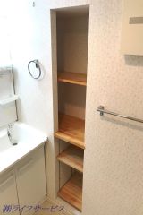 洗面室にも収納がございます