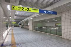 JR東西線「加島」駅構内
